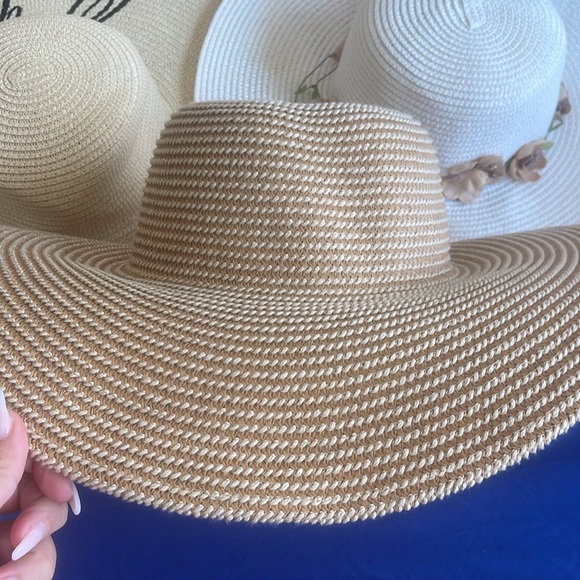 Elegant Straw Sun Hats - Picture 3 of 8